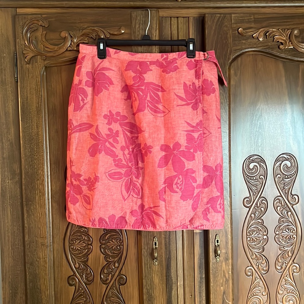 Talbots Tropical Print Wrap Skirt. Size 16, Shades of Pink.
